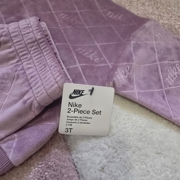 Nike Kids Matching Set in Light Purple and White - Picture 4 of 7